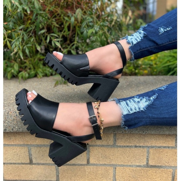 Black Adjustable Ankle Strap Chunky Block Heel Sandal - Picture 2 of 5